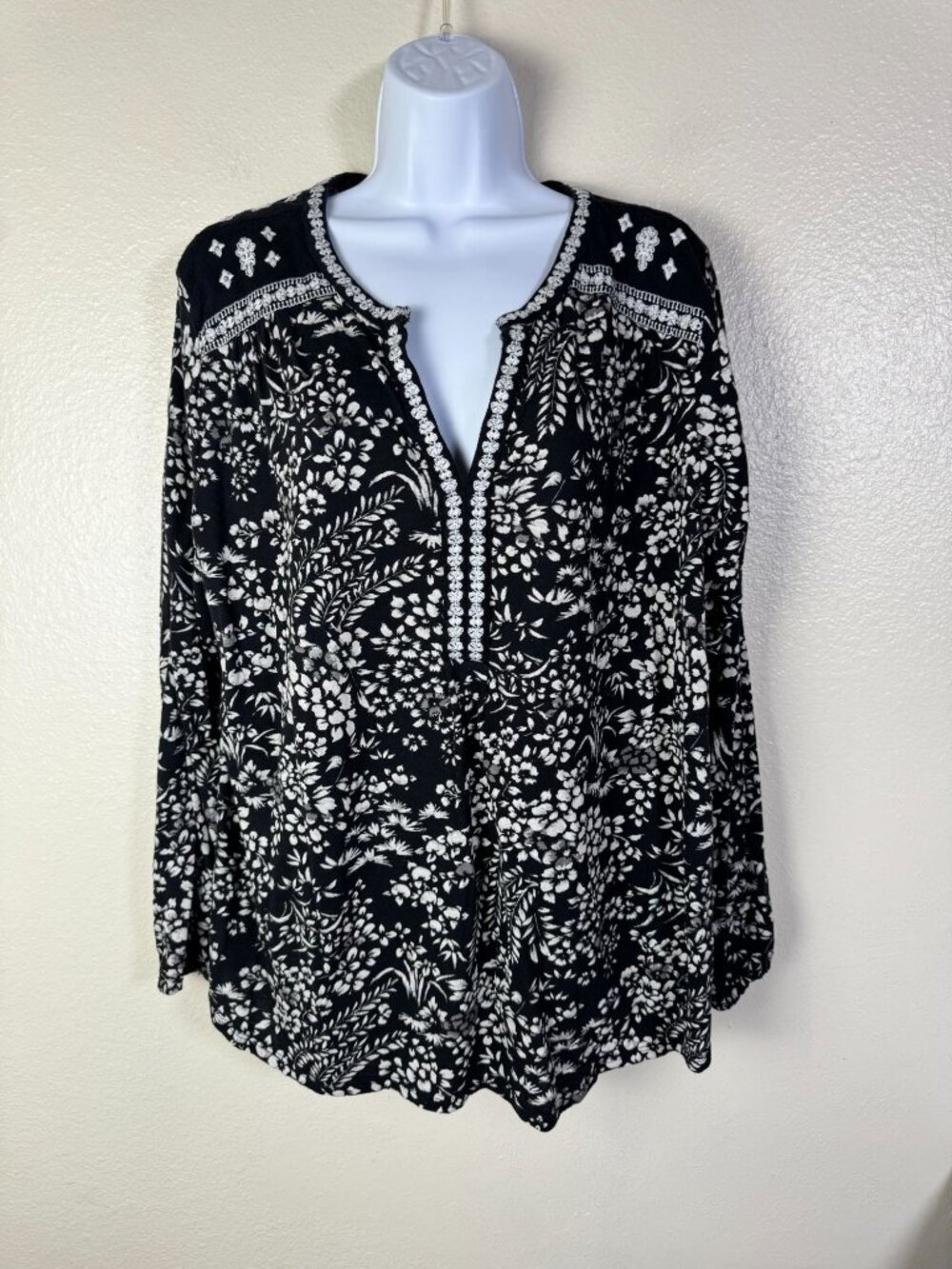 Lucky Brand Floral Embroidered Black Boho Peasant Tunic Top Plus 2X Long Sleeve